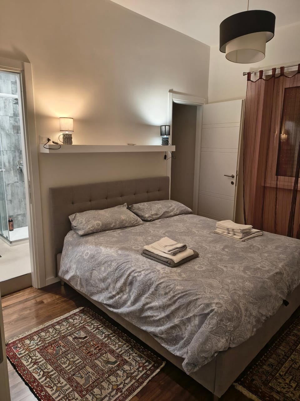 Bedroom, towels, wardrobe