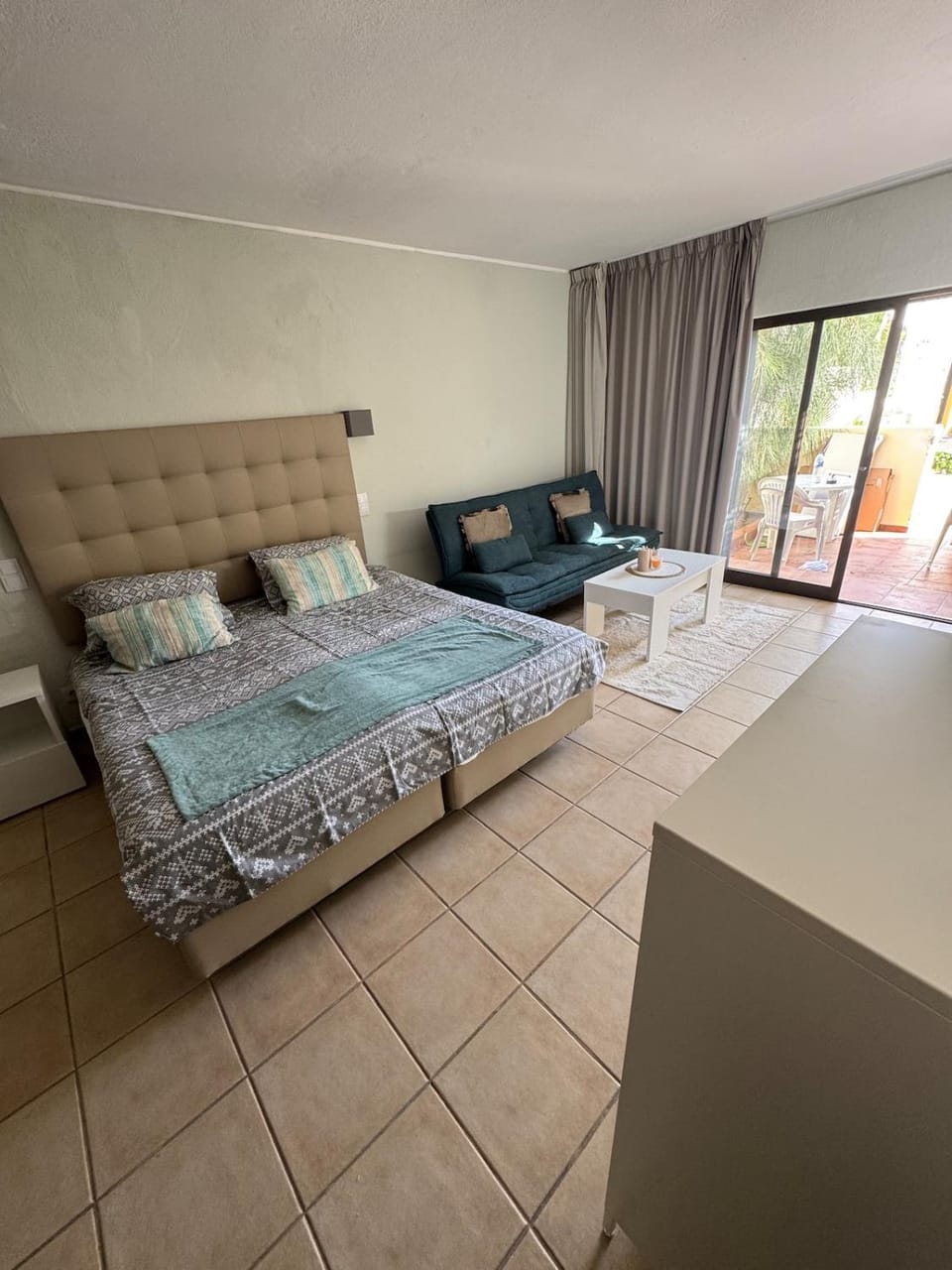 Bed, Living room