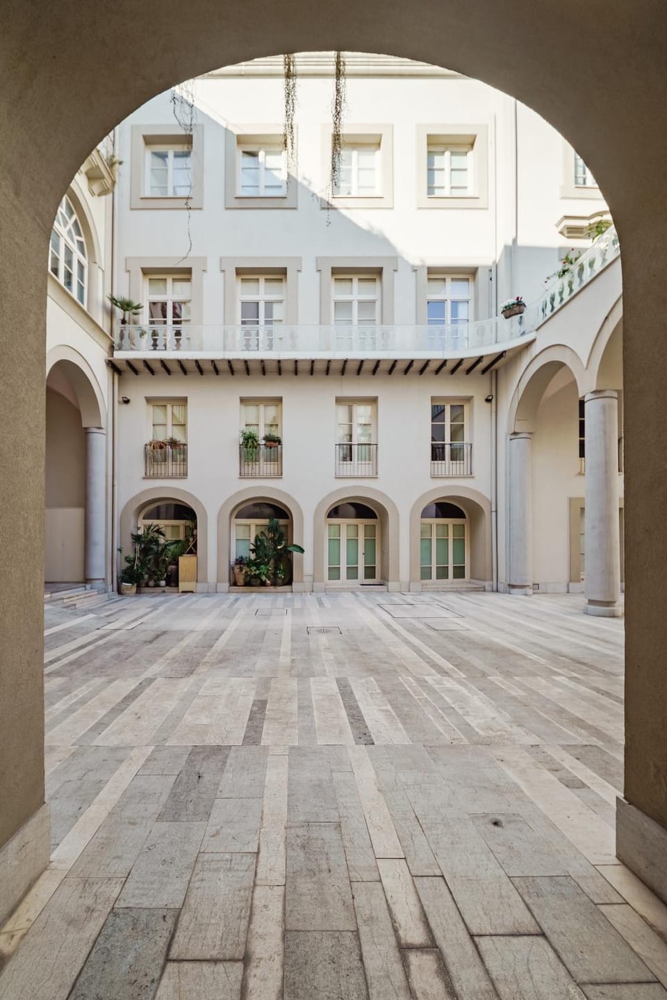 Property building, Facade/entrance, Location