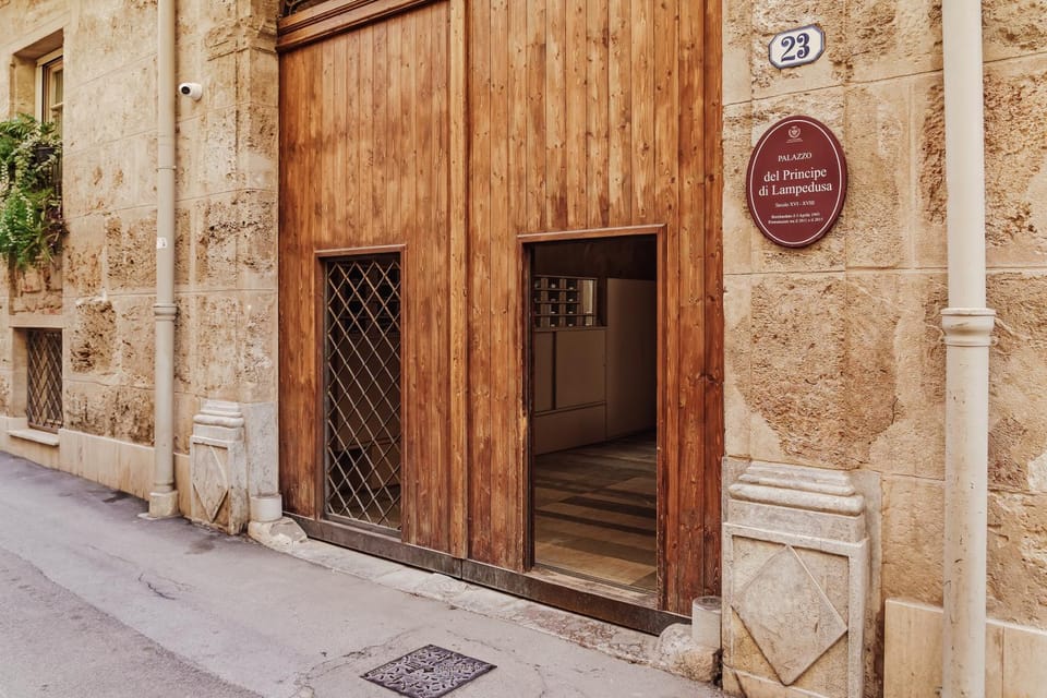 Hybrid Icon Rooms Gallery City Center Apartment in Palermo