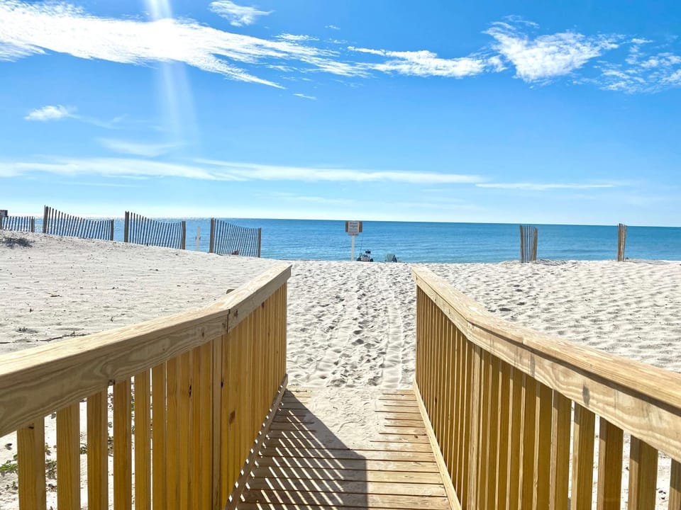 Gulf Village 114 by ALBVR - Coastal Comfort Just Steps from the Beach! Apartment in West Beach