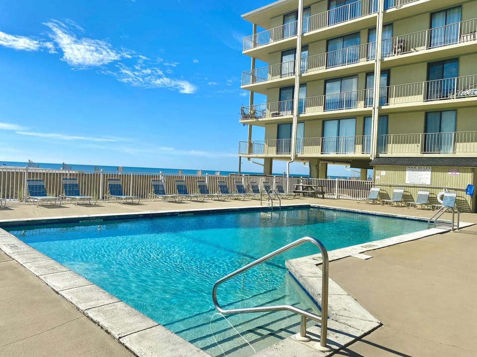 Gulf Village 114 by ALBVR - Coastal Comfort Just Steps from the Beach! Apartment in West Beach