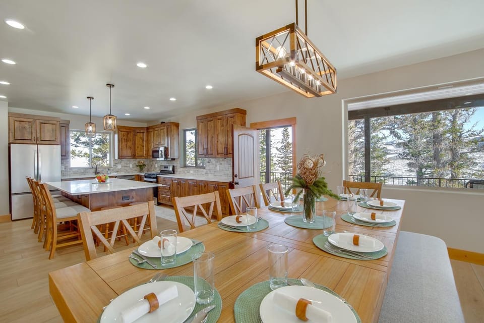 5 Mins to Brian Head Resort: Family Gem w/ Views House in Brian Head
