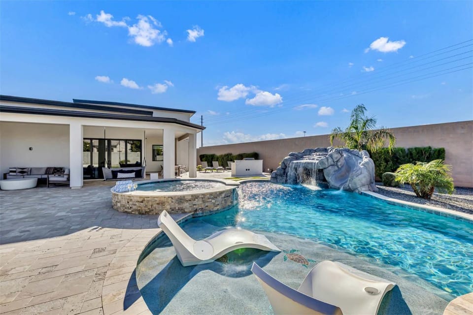 Luxury Lounge - 5BR Pool&Spa Sauna Firepit House in Scottsdale