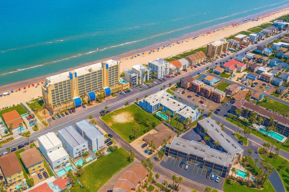 Penthouse Beachfront Views Renovated condo Apartment in South Padre Island