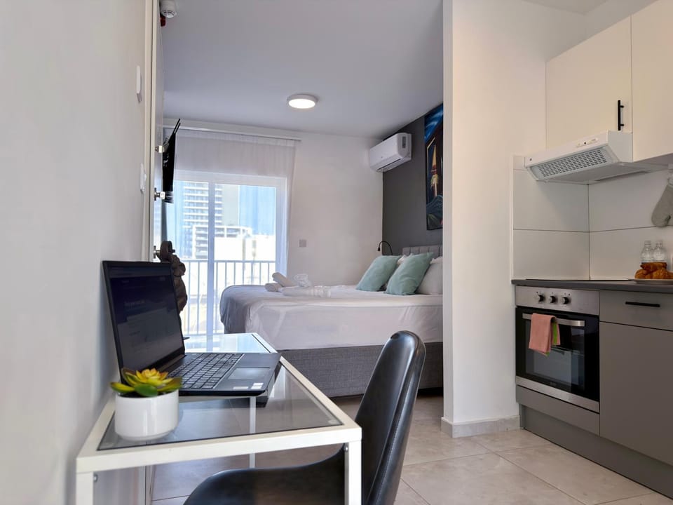 Kitchen or kitchenette, Living room, Seating area, oven, stove