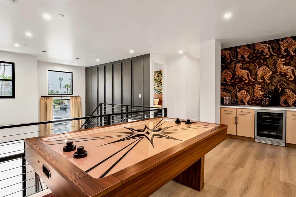 Modern Manor-6BR Pool&Spa Air Hockey Ping Pong House in Scottsdale
