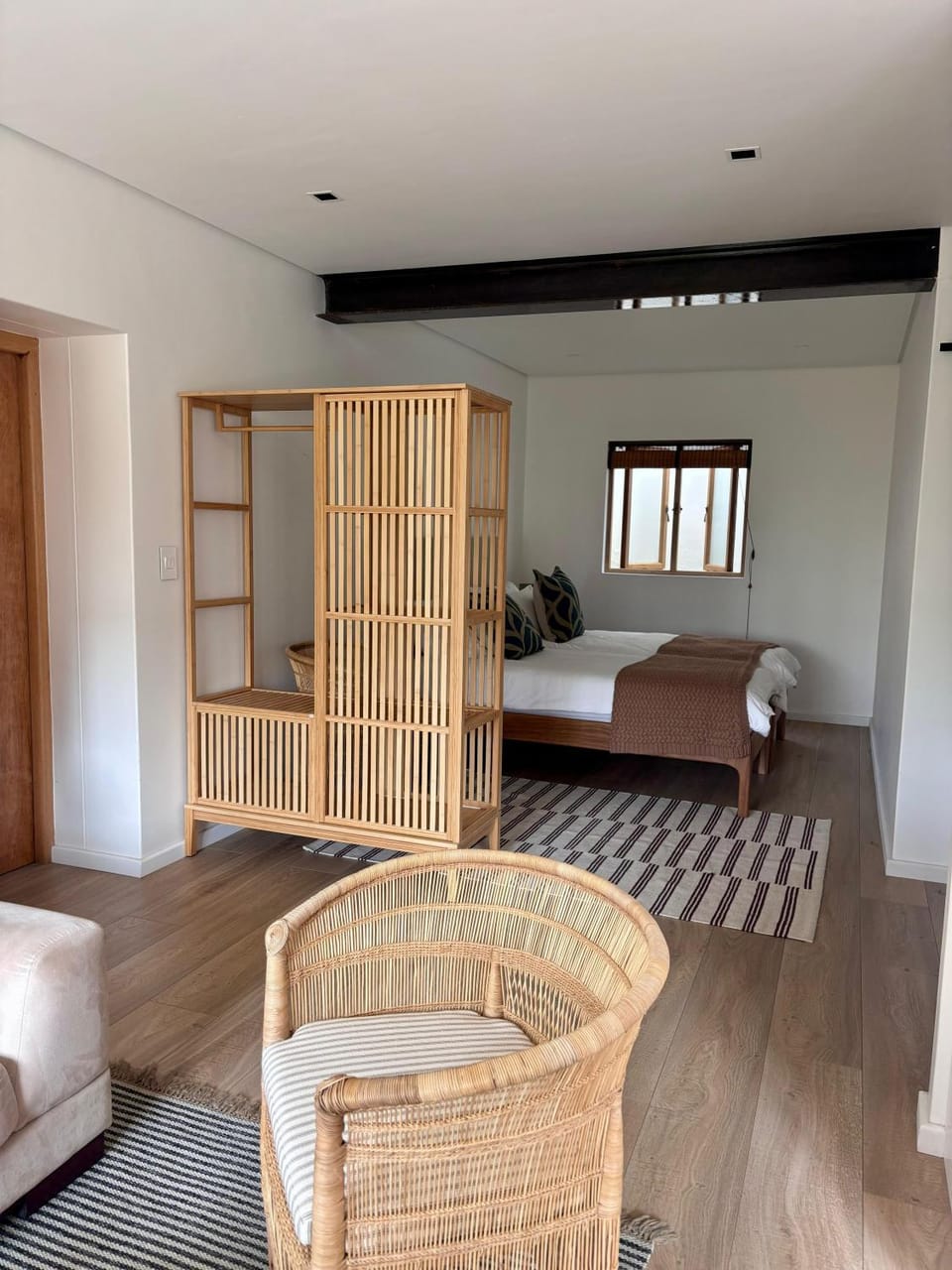 Bed, Living room, Photo of the whole room, Bedroom