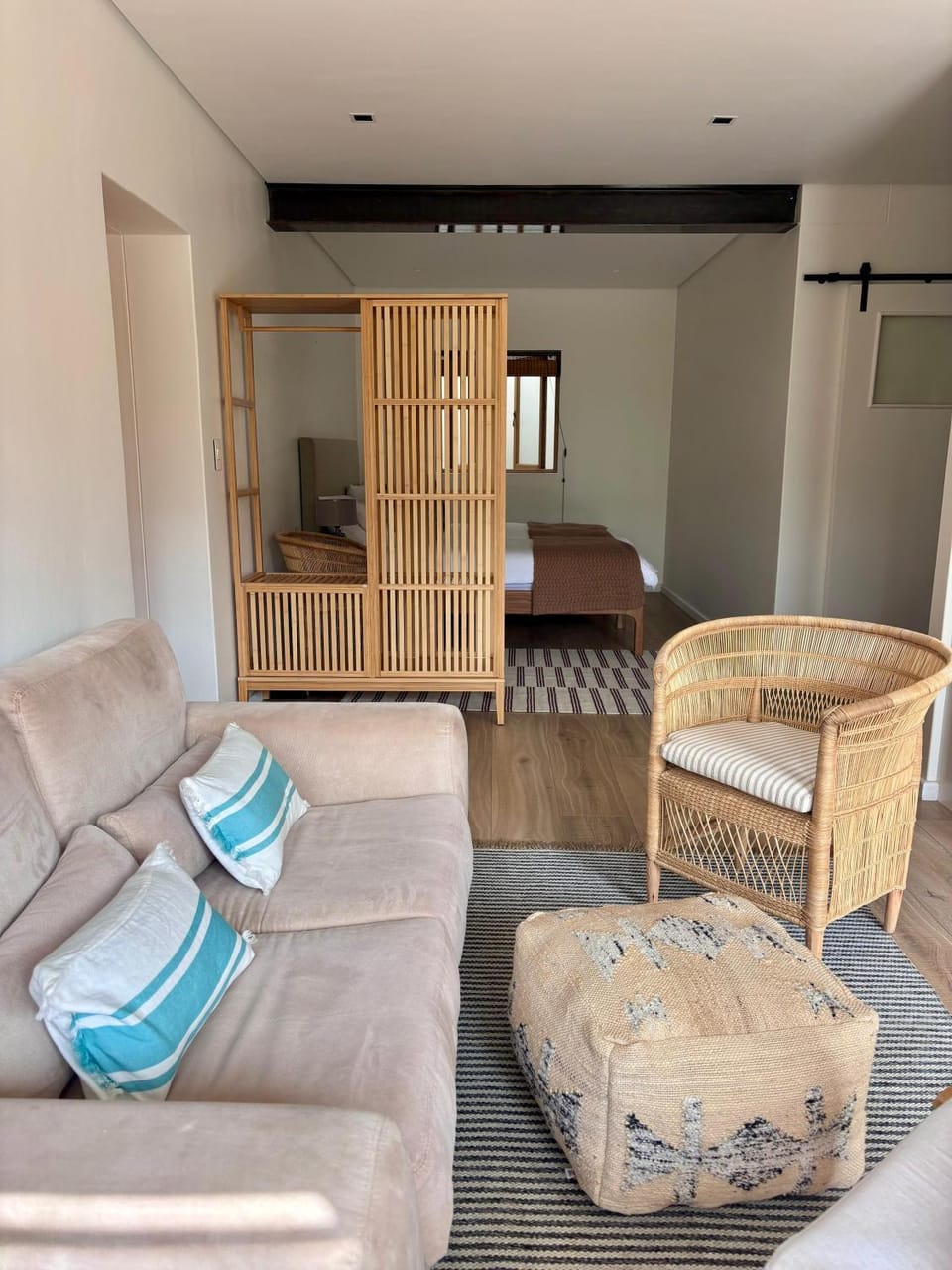 Bed, Living room, Photo of the whole room, Seating area, Bedroom