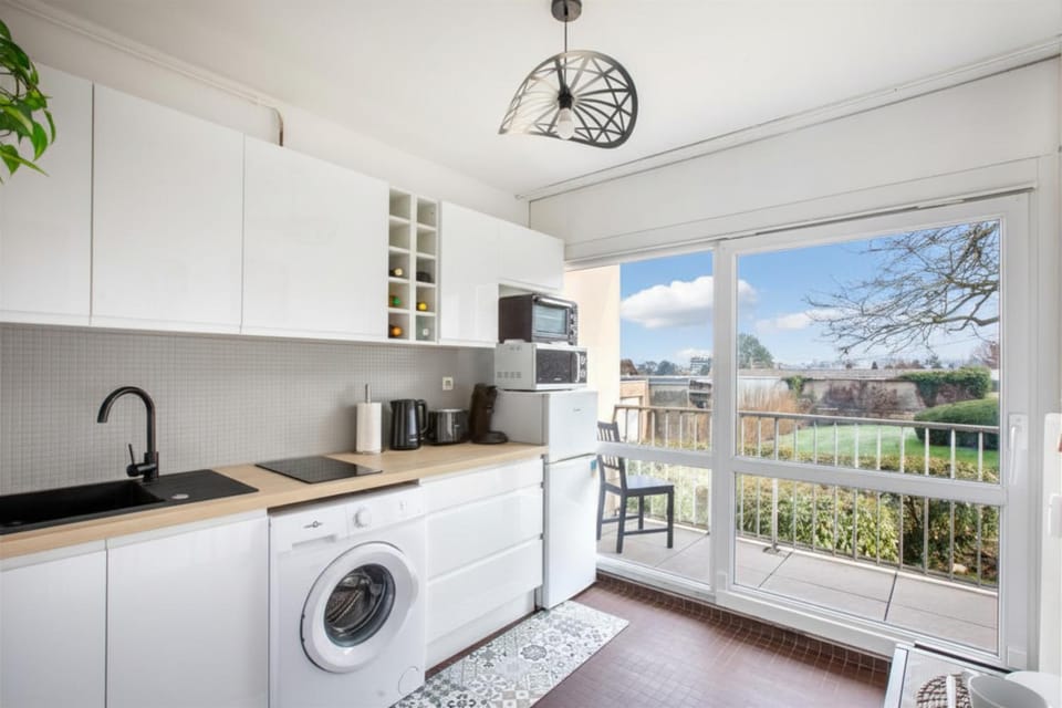 Coffee/tea facilities, Balcony/Terrace, Kitchen or kitchenette, Dining area, oven, stove, toaster, washing machine