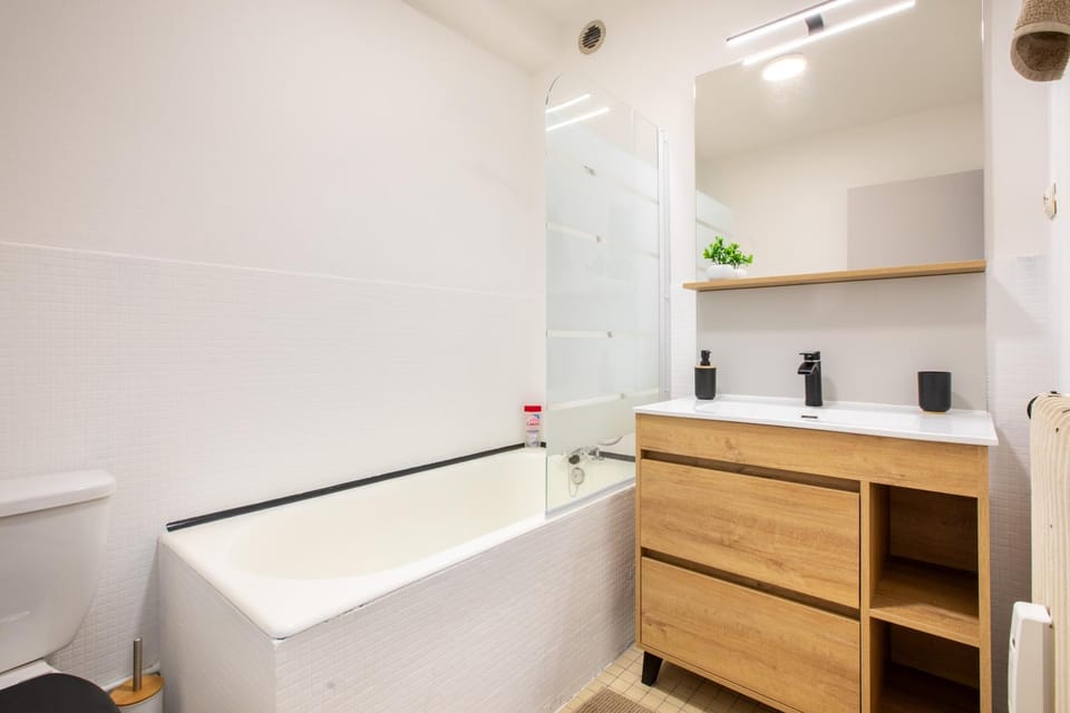 Toilet, Bathroom, Bath, towels