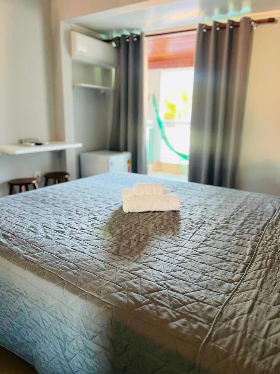 Bed, Photo of the whole room, internet, microwave, minibar, towels
