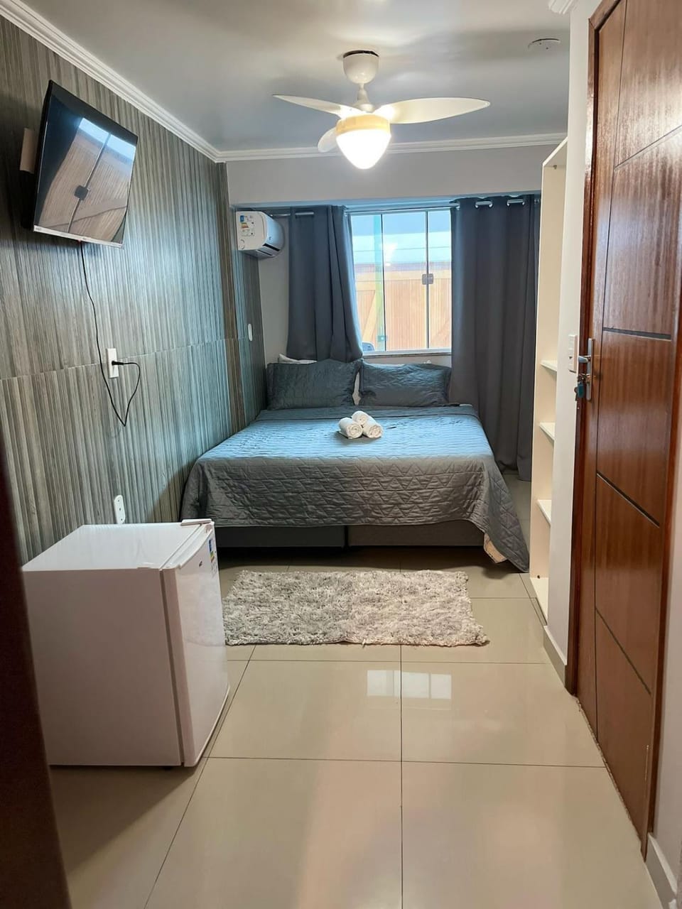 Bed, TV and multimedia, Photo of the whole room, Bedroom, wardrobe, air conditioner