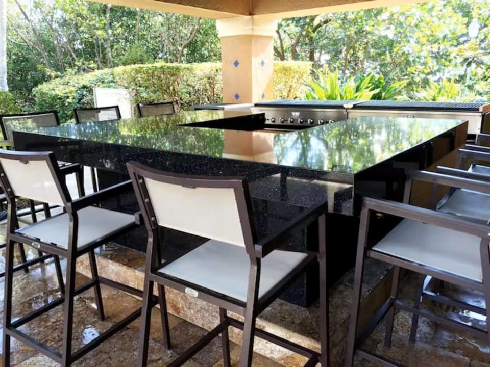 BBQ facilities, Dining area