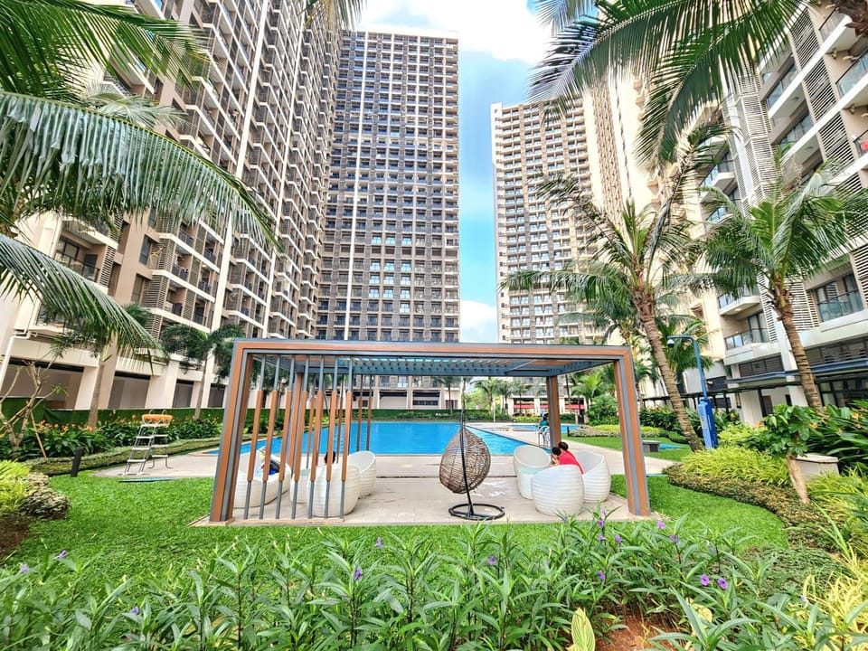Garden, City view, Pool view