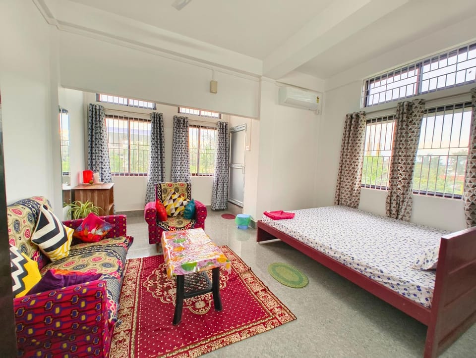 Photo of the whole room, air conditioner