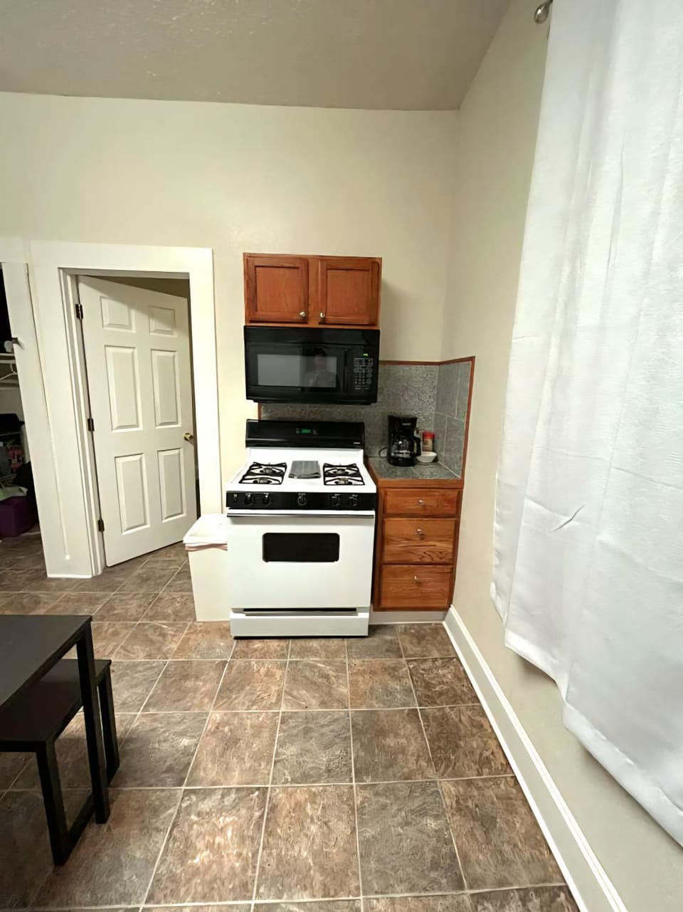 Free Parking Steps To Mass Ave & Art District Apartment in Indianapolis