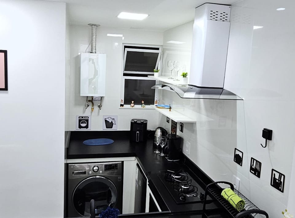 Kitchen or kitchenette, minibar, oven, stove, washing machine, dryer