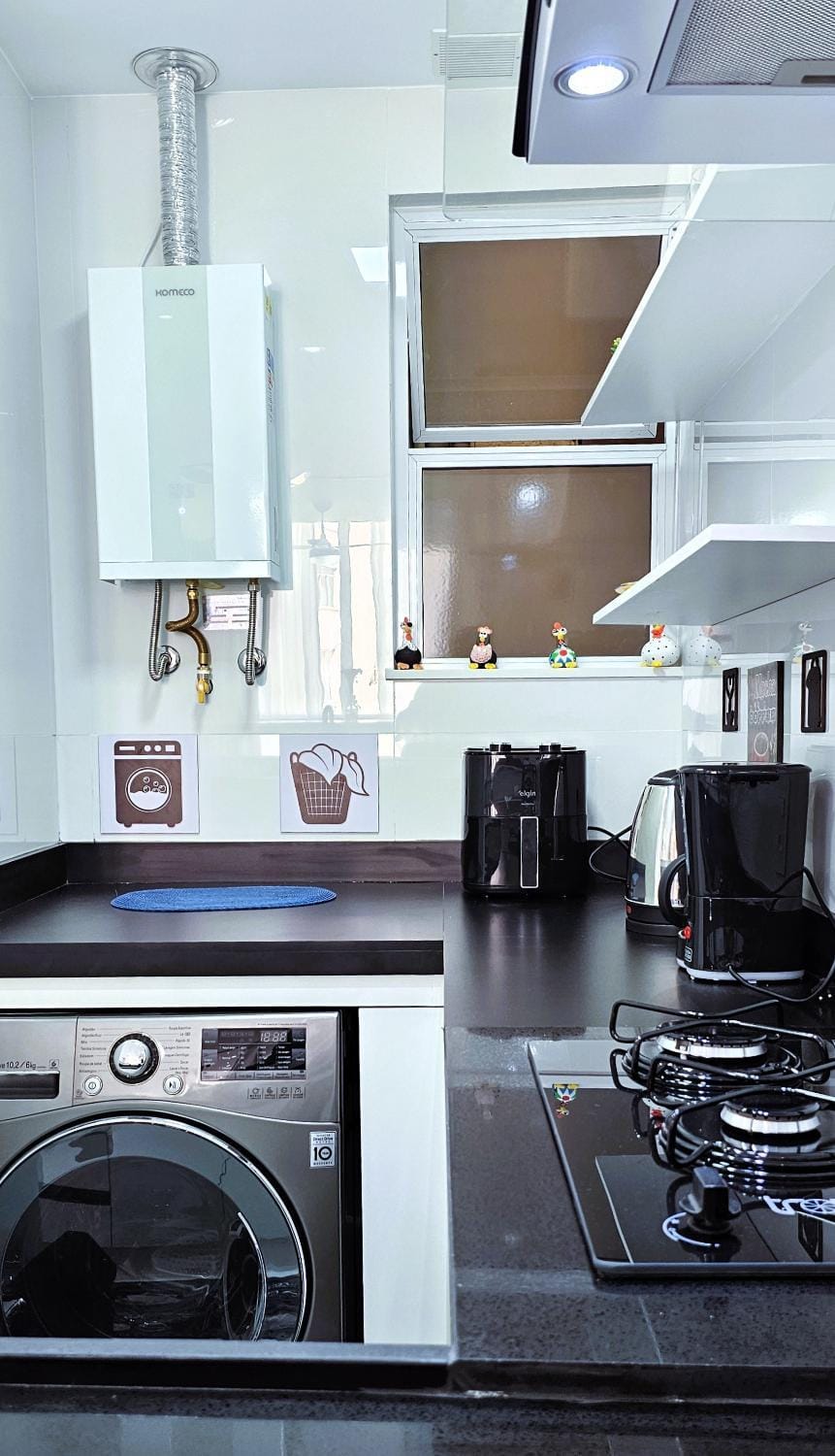 Kitchen or kitchenette, minibar, stove, toaster