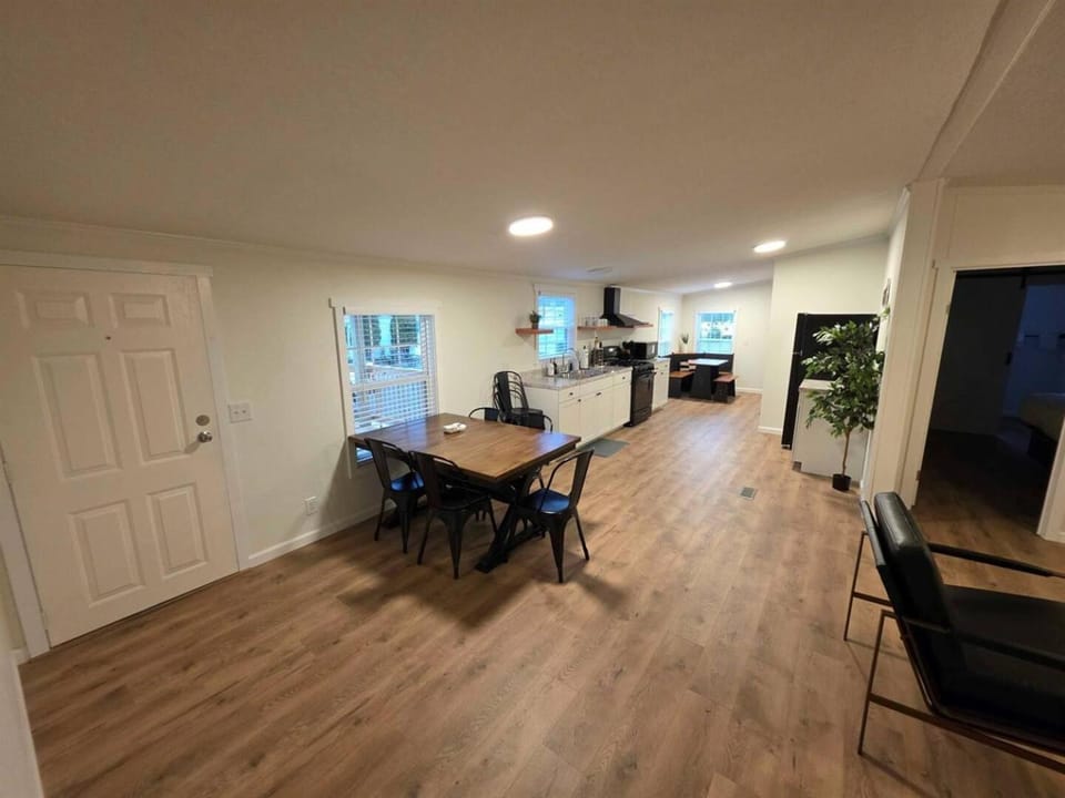 Communal lounge/ TV room, Kitchen or kitchenette, Living room