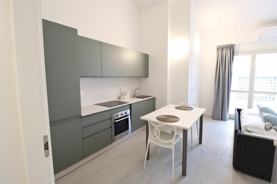 TV and multimedia, Kitchen or kitchenette, Living room, Photo of the whole room, Seating area, Dining area