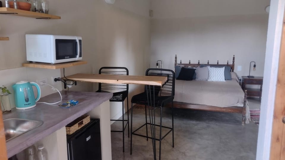 Kitchen or kitchenette, Dining area, Bedroom, minibar, oven