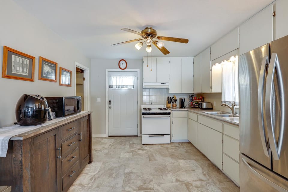 2 Mi to CMU! Quaint Bungalow w/ Fenced Backyard House in Mount Pleasant