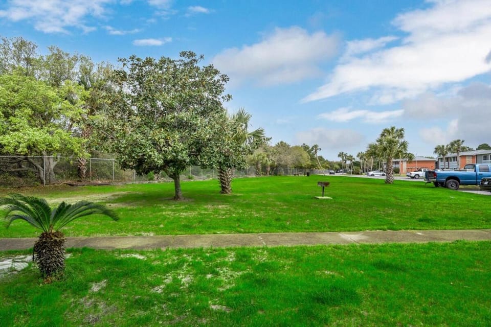 230 Stylish 1 Bedroom Condo 3 pools Apartment in Destin