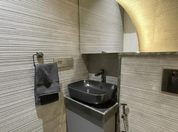The Brutalist Den, UltraLuxe 3BHK, Koramangala BLR Apartment in Bengaluru
