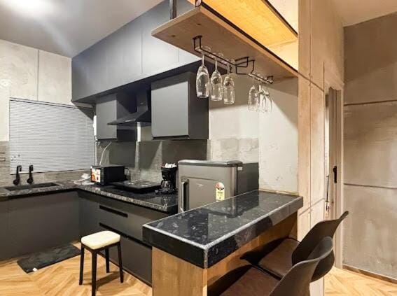 The Brutalist Den, UltraLuxe 3BHK, Koramangala BLR Apartment in Bengaluru