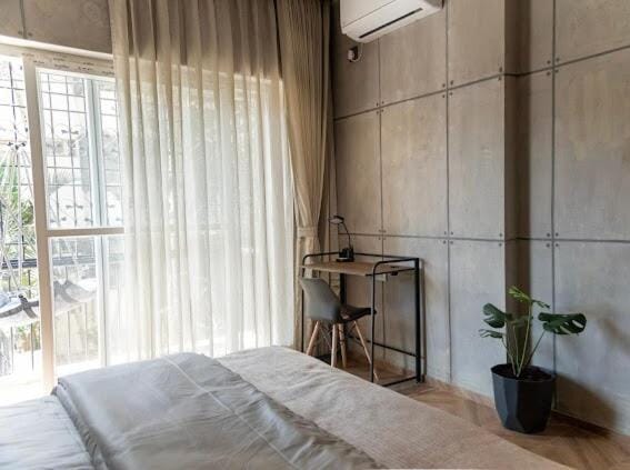 The Brutalist Den, UltraLuxe 3BHK, Koramangala BLR Apartment in Bengaluru