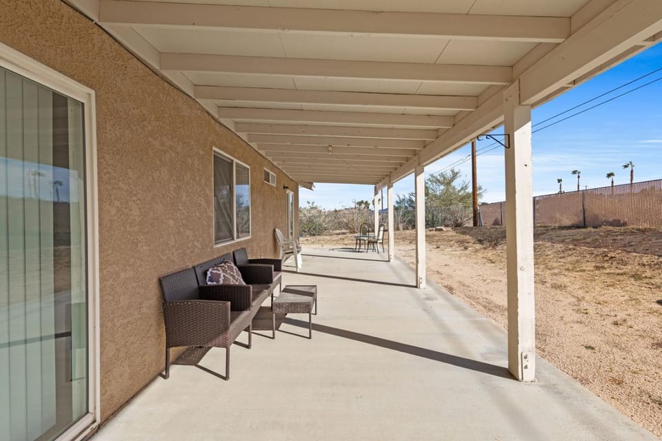 Covered Patio • Desert Views • Near Joshua Tree House in Joshua Tree