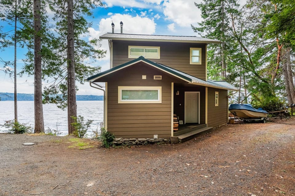 Hood Canal Shoreline Escape House in Brinnon