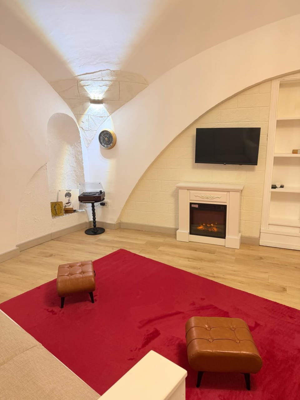 Communal lounge/ TV room, TV and multimedia, Living room, Seating area, Evening entertainment