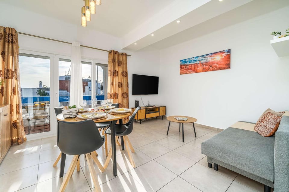TV and multimedia, Living room, Dining area