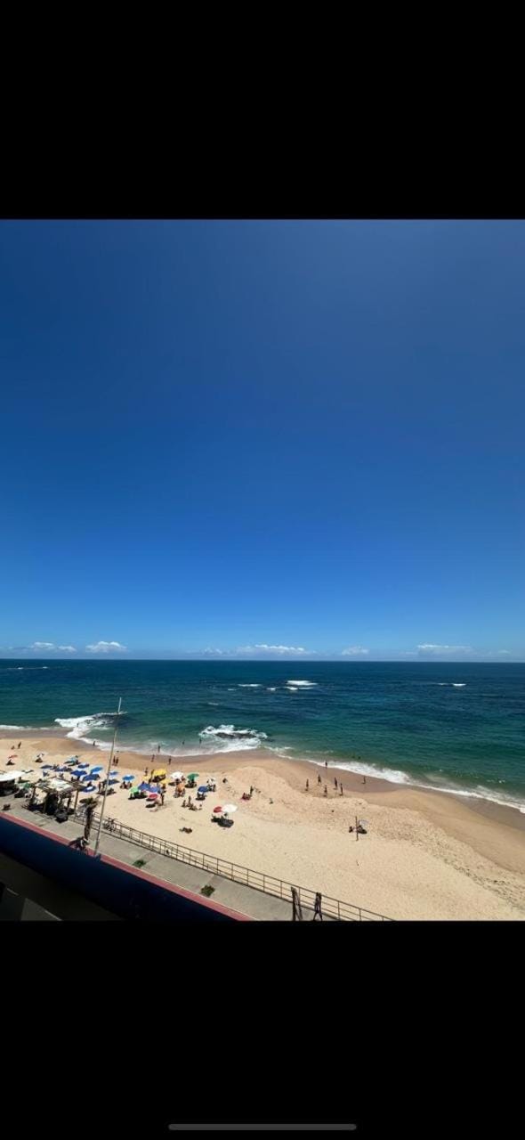 Flat na Pituba e piscina rooftop na cobertura com vista para o mar 1 diária disponível Apartment in Salvador