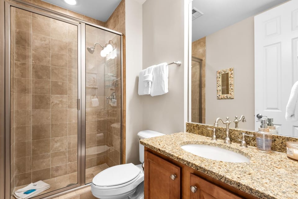Shower, Toilet, Bathroom, towels