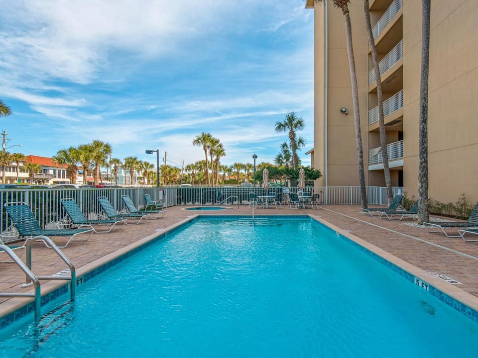 Property building, Day, Summer, Balcony/Terrace, Swimming pool