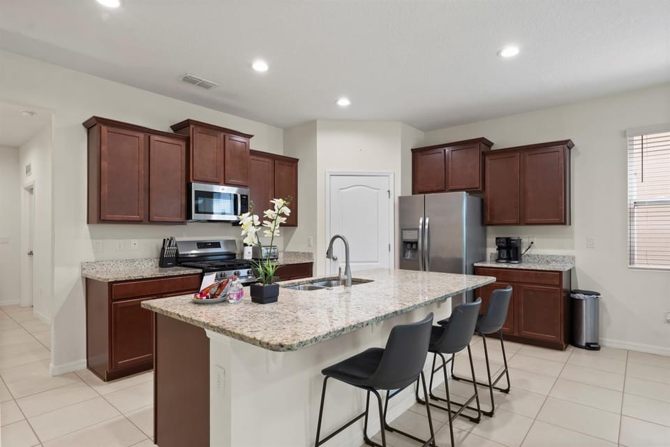 Stunning 6-Bedroom Pool Home Minutes from Disney House in Polk County