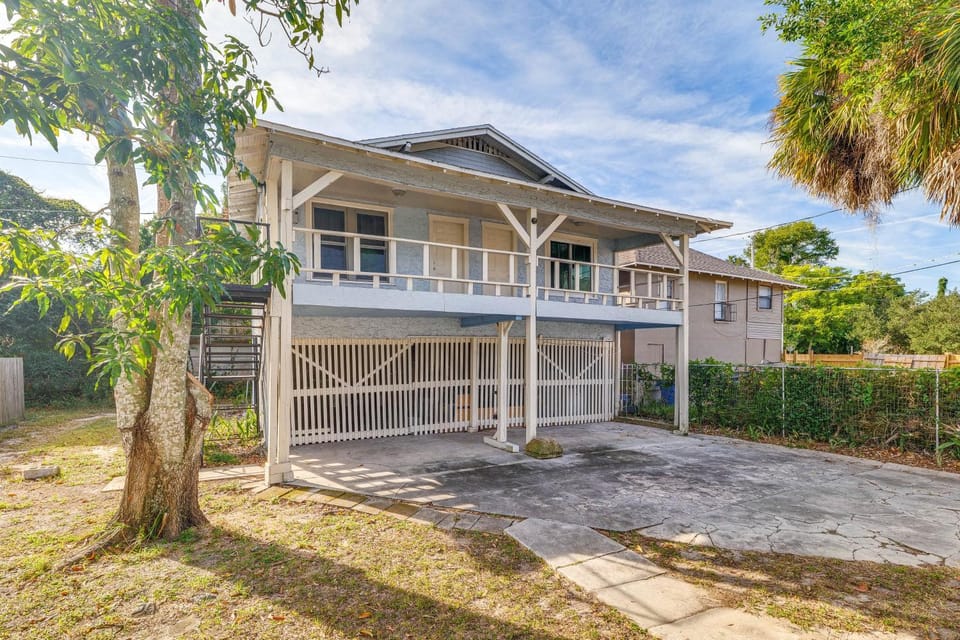 Walk to Winter Haven Hospital: Convenient Apt Apartment in Winter Haven