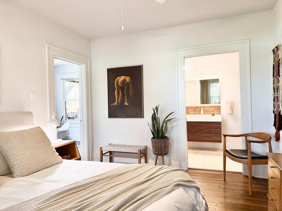 calla lily - relaxing haven with pool & hot tub at The Ponderosa Apartment in Harris County