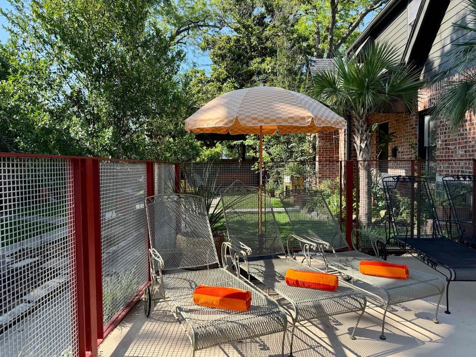 calla lily - relaxing haven with pool & hot tub at The Ponderosa Apartment in Harris County