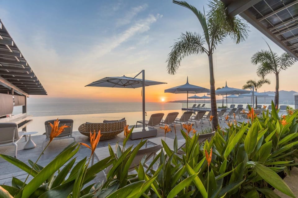 UDARA - Luxury Beachfront Living with Pools Gym Spa & Dining Apartment in Bucerias