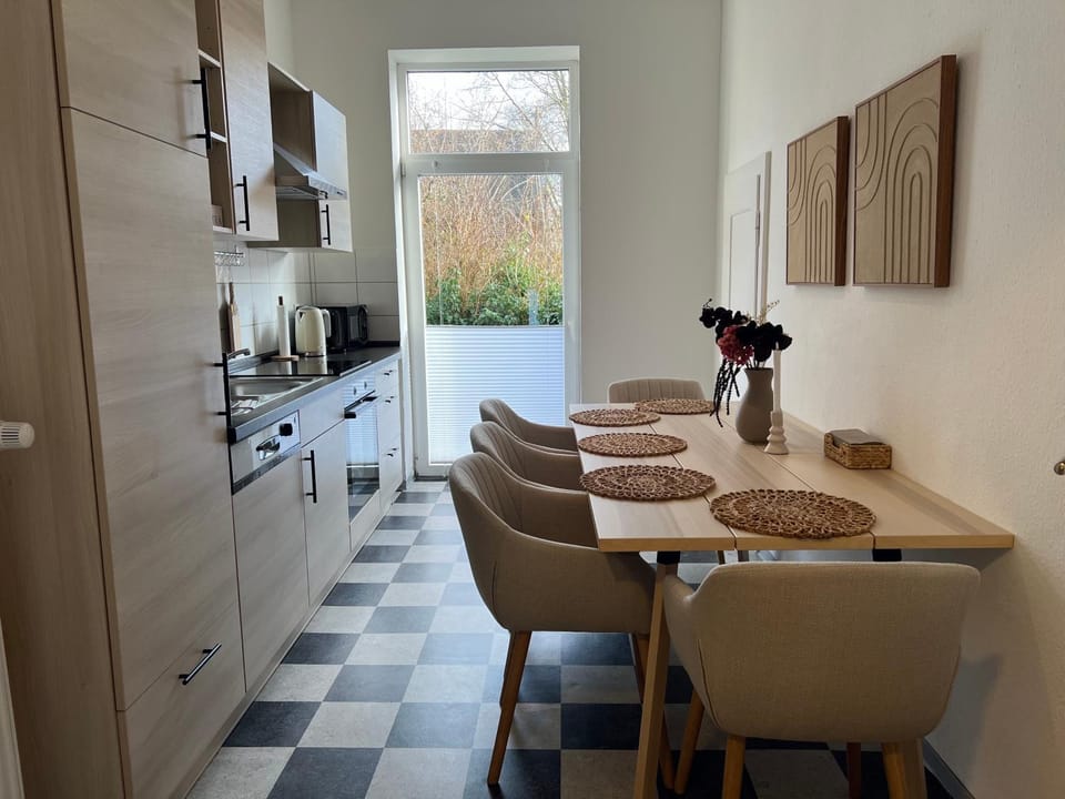 Kitchen or kitchenette, Dining area, dishwasher, stove