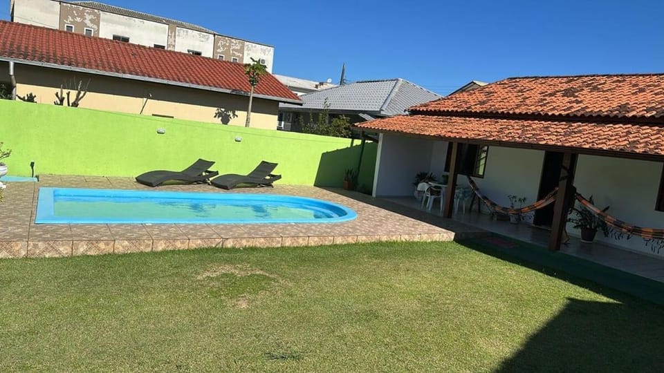 Large house with swimming pool for family House in Florianopolis