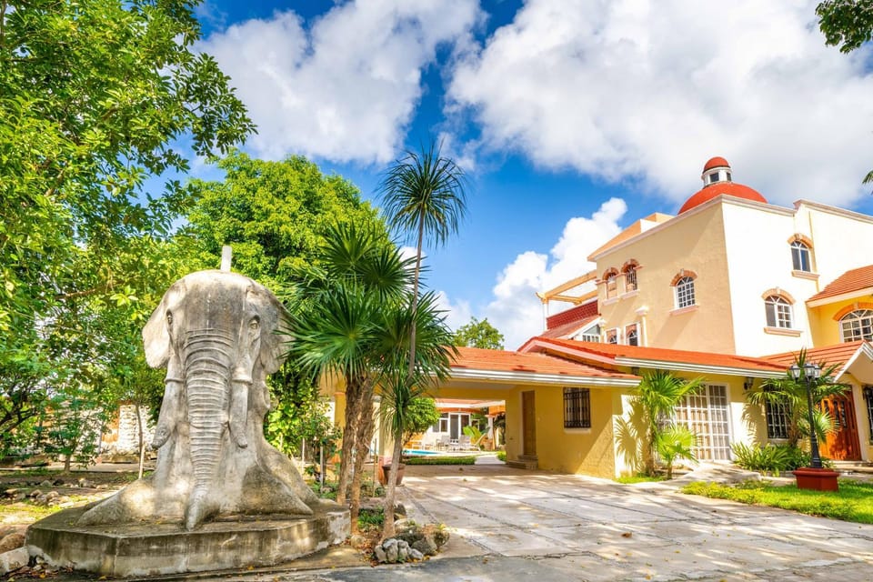 5 Bedroom Luxury Villa with Private Pool and Security - fits 12 Villa in Cancun