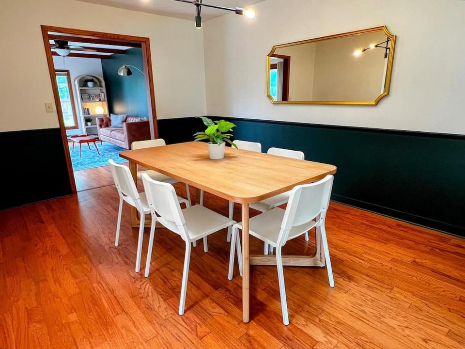 Spacious & Central, Office Space, Monthly Cleaning House in Eau Claire