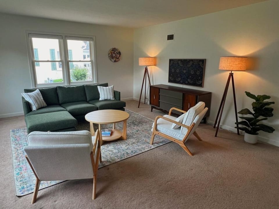 Spacious & Central, Office Space, Monthly Cleaning House in Eau Claire
