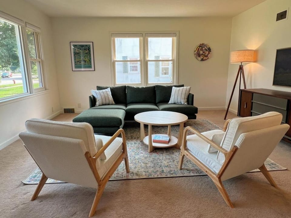 Communal lounge/ TV room, TV and multimedia, Living room, Seating area
