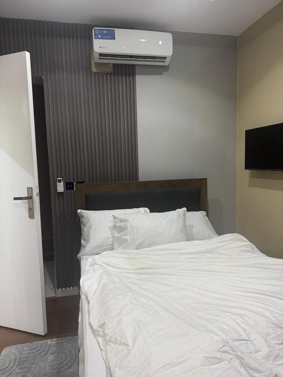 Bed, Bedroom, air conditioner